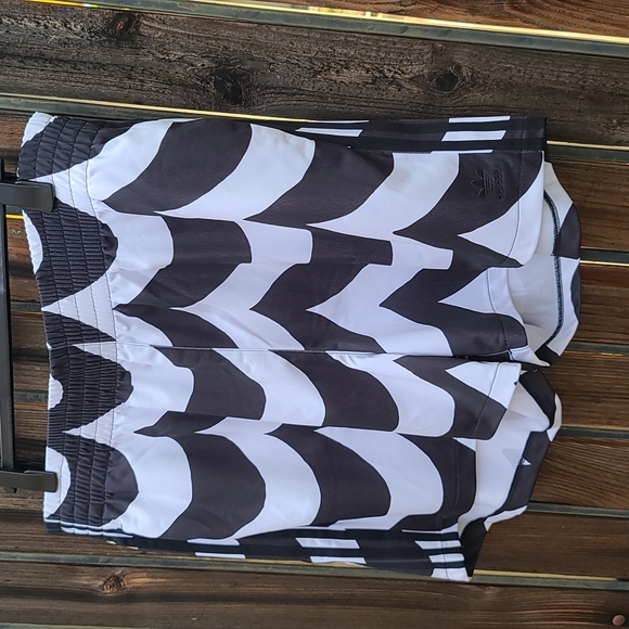 adidas originals X Marimekko Primegreen Sustainable Athletic Shorts Plus Size 2X - Picture 9 of 16